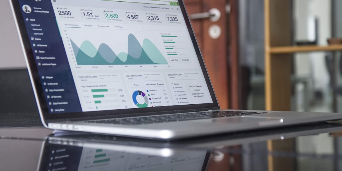 Comparatif visuel WordPress, Webflow et développement sur-mesure